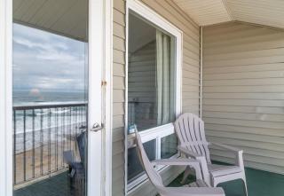 Stunning Oceanfront Suite - Sleeps Six - Top Floor - Heated Pool & Hot Tub Access - 7