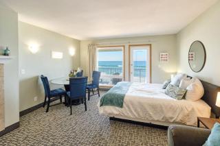 Deluxe Ocean View Family Suite - Sleeps Six - Heated Pool & Hot Tub - 7