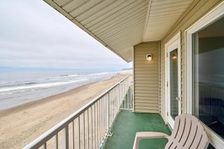 Top-Floor Deluxe Suite With Ocean View - Sleeps Six - 5