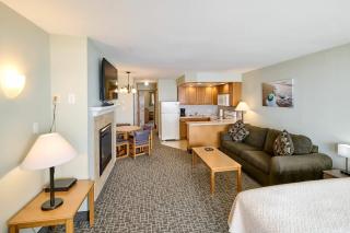 Top-Floor Deluxe Suite With Ocean View - Sleeps Six - 2