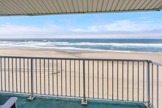 Oceanfront Family Suite With Beautiful Views - Full Kitchen - Pool & Hot Tub - 7