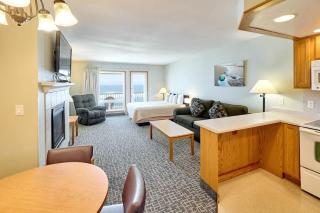 Oceanfront Family Suite With Beautiful Views - Full Kitchen - Pool & Hot Tub - 5