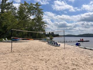 Waterfront cottage with hot tub & private beach in Muskokas - - 8
