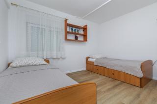Apartments with parking spaces Omis - 5988 - Omiš - 3