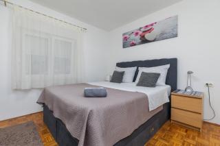 Apartments with parking spaces Omis - 5988 - Omiš - 4