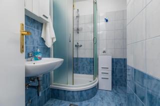 Apartments with parking space Omis - 5988 - 2