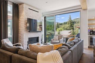 Riverfront Townhome 14 by East West Hospitality - 8