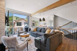 Riverfront Townhome 14 by East West Hospitality - 6