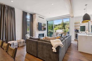 Riverfront Townhome 14 by East West Hospitality - 5