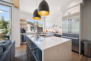 Riverfront Townhome 14 by East West Hospitality - 1