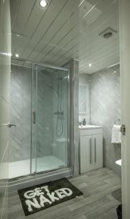 Double story Suite in Rochdale - 9