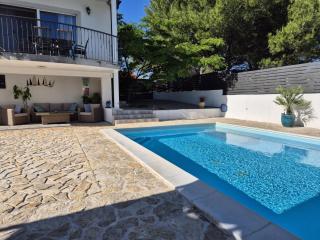 Family friendly house with a swimming pool Vrpolje, Sibenik - 24345 - Šibenik - 2