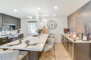 Walk to Waterfront Michigan Retreat with Game Room - Gladstone - 4
