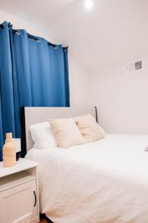 Joynest Loft - Private Entry & Bath - Newark - 5