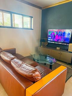 Charming quirky gold accents studio in sea point - 9