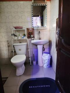 Chambre Meublé avec Toillette intérieure Wi-Fi électricité gratuite - Dakar - 1