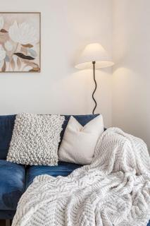 Velvet Bloom - Sunlit Comfort by Parks & Trails - Melbourne - 3