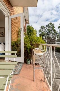 Velvet Bloom - Sunlit Comfort by Parks & Trails - Melbourne - 1