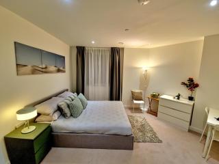 Wembley Stadium Comfort stay Cosy room with a view Concerts, matches and more - 5