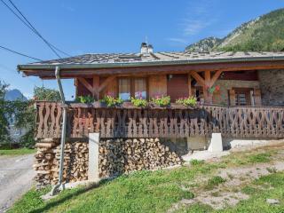 Chalet in Rhone Alpes with Stunning Views - 9