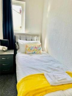 Blackpool Pleasure Beach whole Holiday Home! - Blackpool - 0