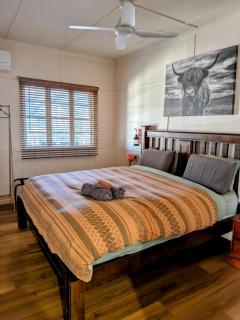 3 bed cottage nestled at centre of 21 acres in Blackbutt - - 4