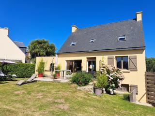 Holiday Home in France near Sandy Beaches - Guissény - 0