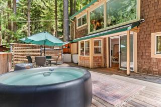 Redwood Cabin with Hot Tub Canyon View and Dogs OK - Guerneville - 0