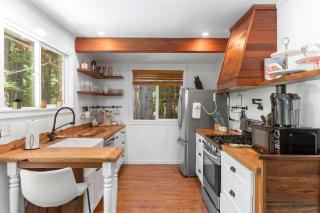 Redwood Cabin with Hot Tub Canyon View and Dogs OK - Guerneville - 7