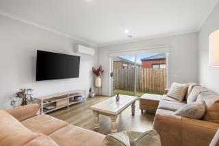 Inviting 3BR Armstrong Creek Escape - 8