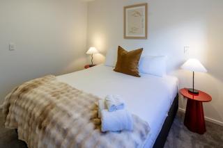 Sun-Soaked City Escape, 2BR and 2Bath Townhouse - Christchurch - 8