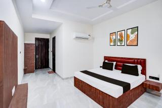 Hotel O H S Palace - - 7