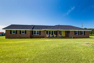 Group-Friendly Home with Game Room in Albany! - Albany - 0