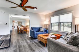 Group-Friendly Home with Game Room in Albany! - Albany - 7