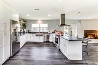 Group-Friendly Home with Game Room in Albany! - Albany - 3