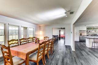 Group-Friendly Home with Game Room in Albany! - Albany - 4