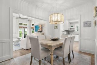 Molly's Beach Haven - 4