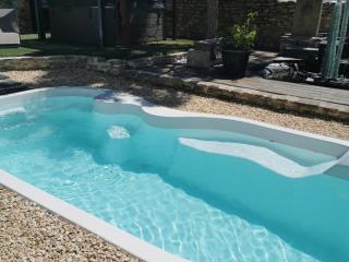 Loft rénové avec piscine privée et spa - Havre de paix en Auvergne - FR-1-489-337 - 1