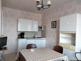 Appartement T2 - Accès Direct Plage, à 150m du Centre, Les Sables d'Olonne - FR-1-331-225 - 6