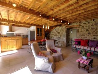 Gîte de charme avec cheminée, jardin et espaces détente - idéal famille et amis, draps fournis - FR-1-496-44 - La Valla - 2