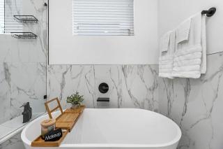 Downtown Oasis Rooftop with Skyline View - 9