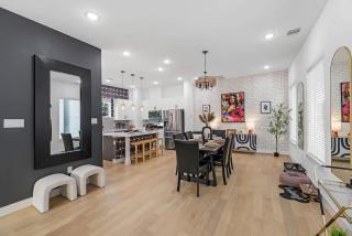 Downtown Oasis Rooftop with Skyline View - 2