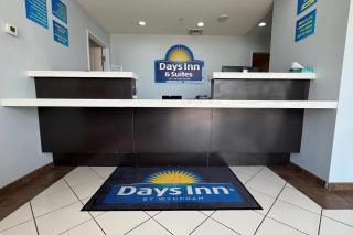 Days Inn & Suites by Wyndham Colorado City/I-20 - Colorado City - 1