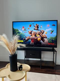 Modern One Bedroom Near Square One With Free Parking - 3