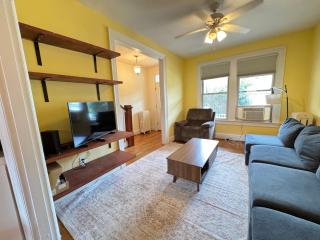 Beautiful COZY House 4BR and Parking in DC - Washington - 1