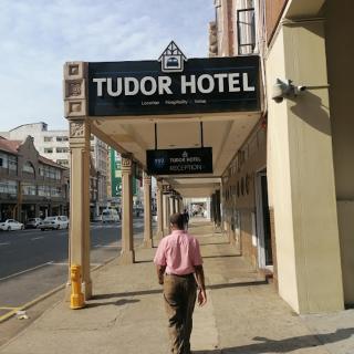 Tudor House Hotel - 2