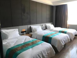 UP and IN Hotel Xinjiang Aletai Beitun City Huayang Road - 1