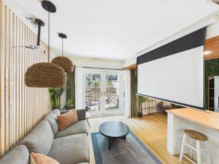 Charming City Getaway with Patio - Chicago - 0