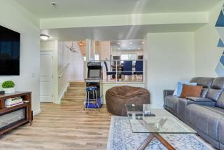 FlightDeck HotTub Fireplace NearAirport FamilyHome - 4