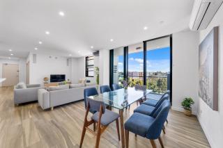 Prime 3BR Apt with Parking & ICC & DarlingHarbour-10 mins walk - Sydney - 0
